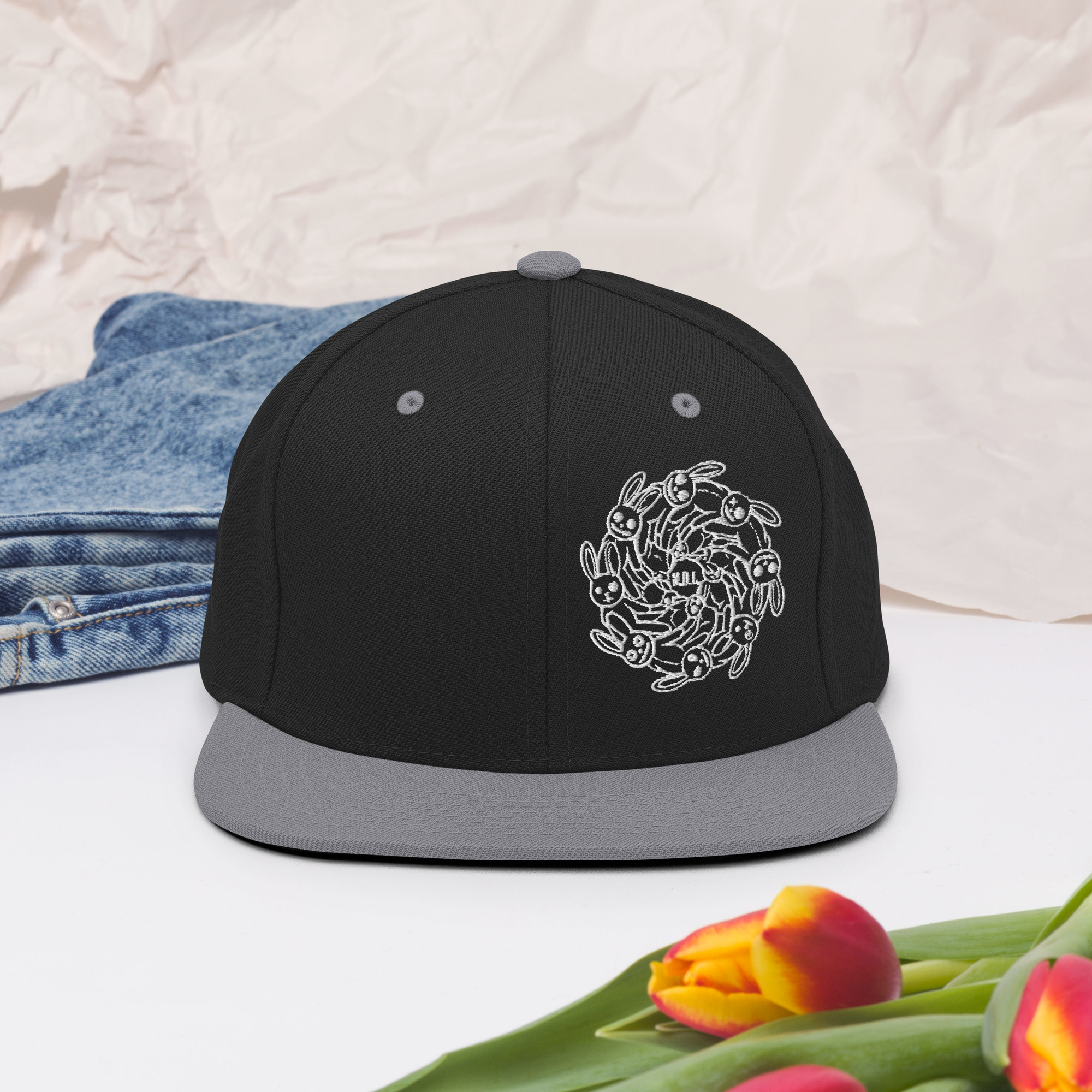 classic-snapback-black-silver-front-2-6a9e380e38fe7.jpg